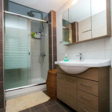Apartment Kallisti *